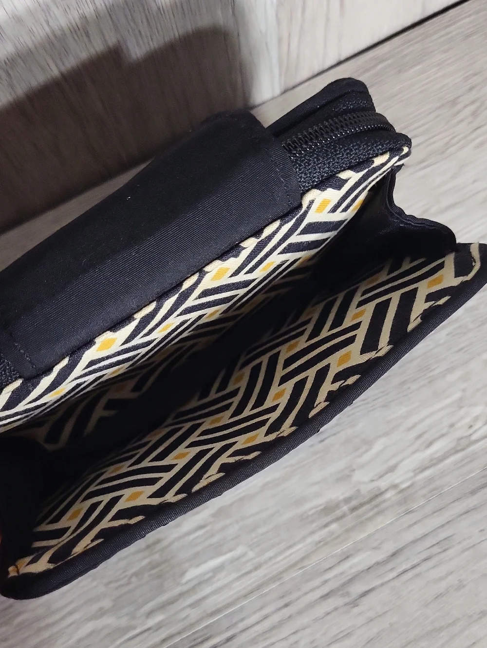 Vera Bradley Smartphone Wristlet Wrap Around Wallet Zip Quilted
